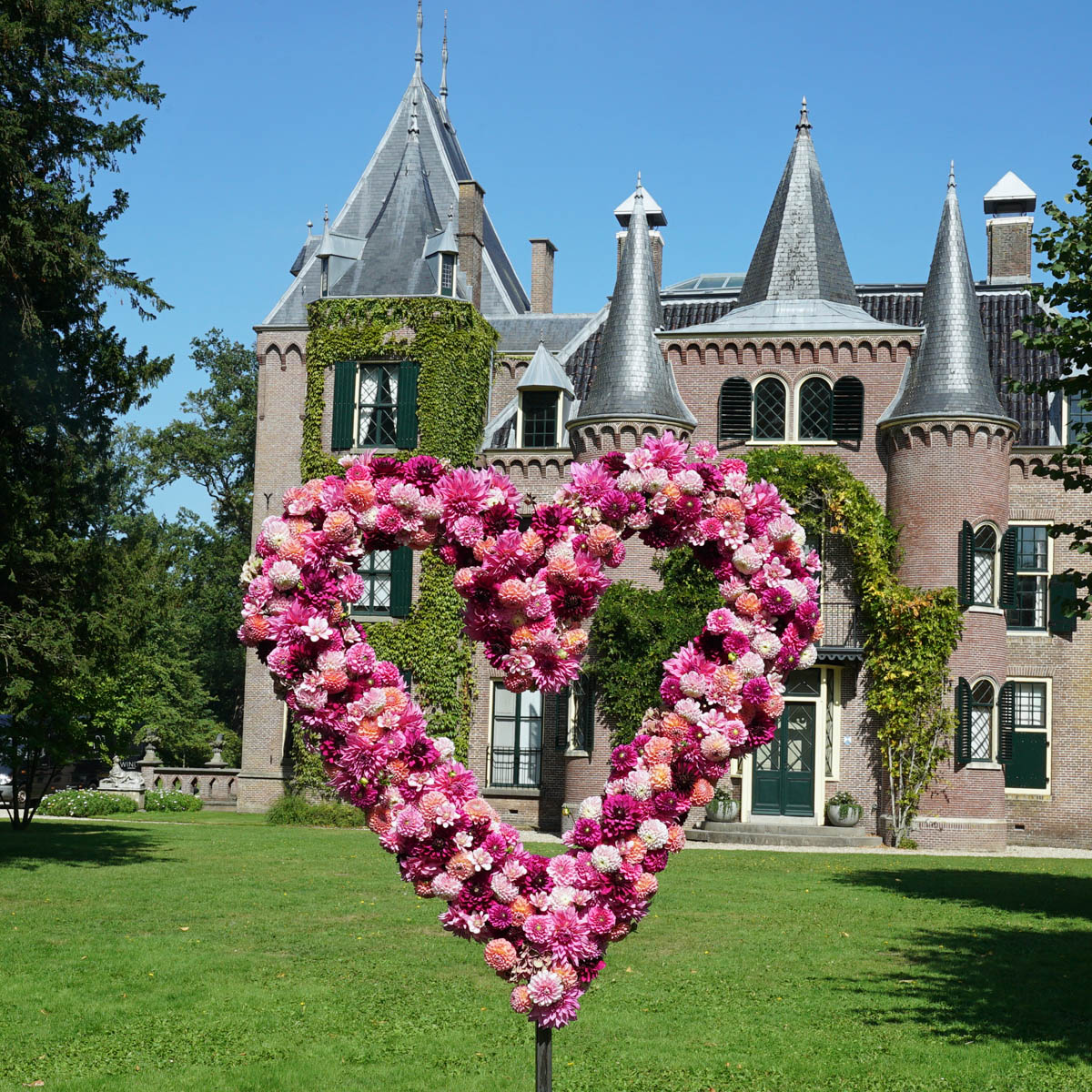 Lelijk in de luier, mooi in de sluier